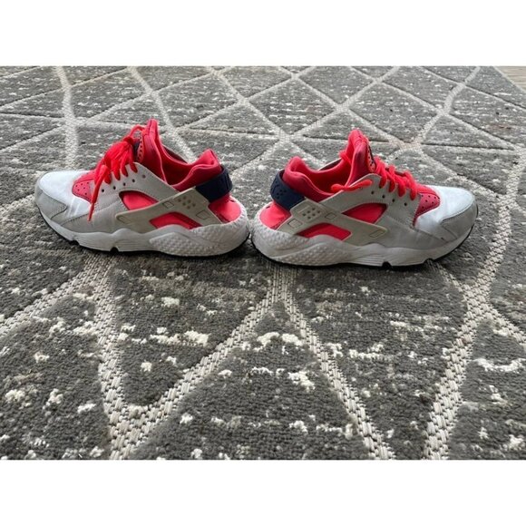 Nike Shoes - Picture 8 of 11